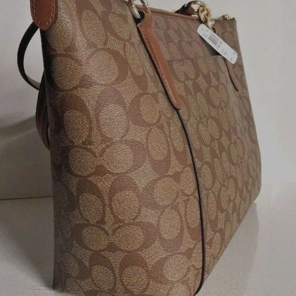 Lexy Outline Signature Shoulder Bag